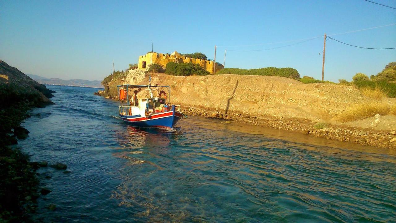 Beautiful House By The Sea,Loutraki Skaloma. Villa Exteriör bild