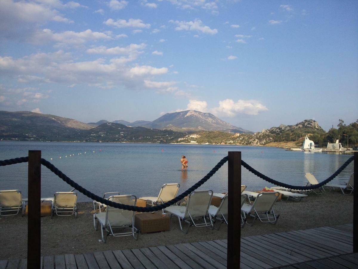 Beautiful House By The Sea,Loutraki Skaloma. Villa Exteriör bild