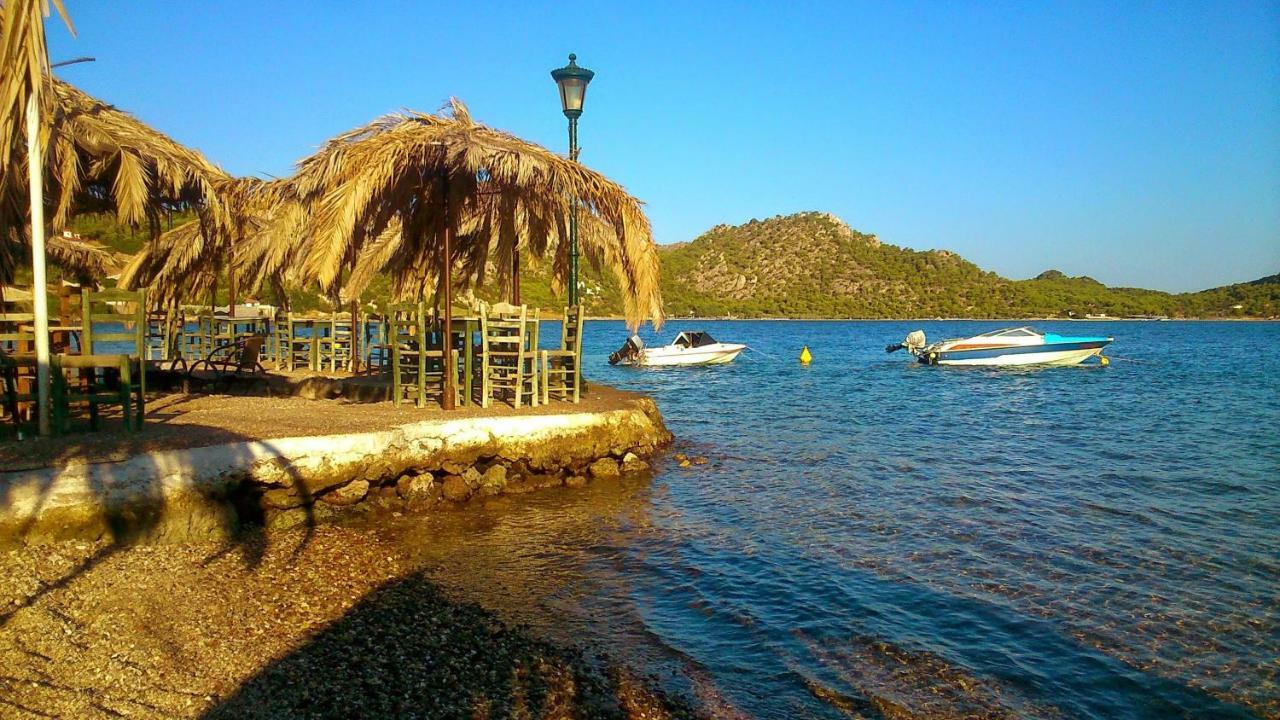 Beautiful House By The Sea,Loutraki Skaloma. Villa Exteriör bild