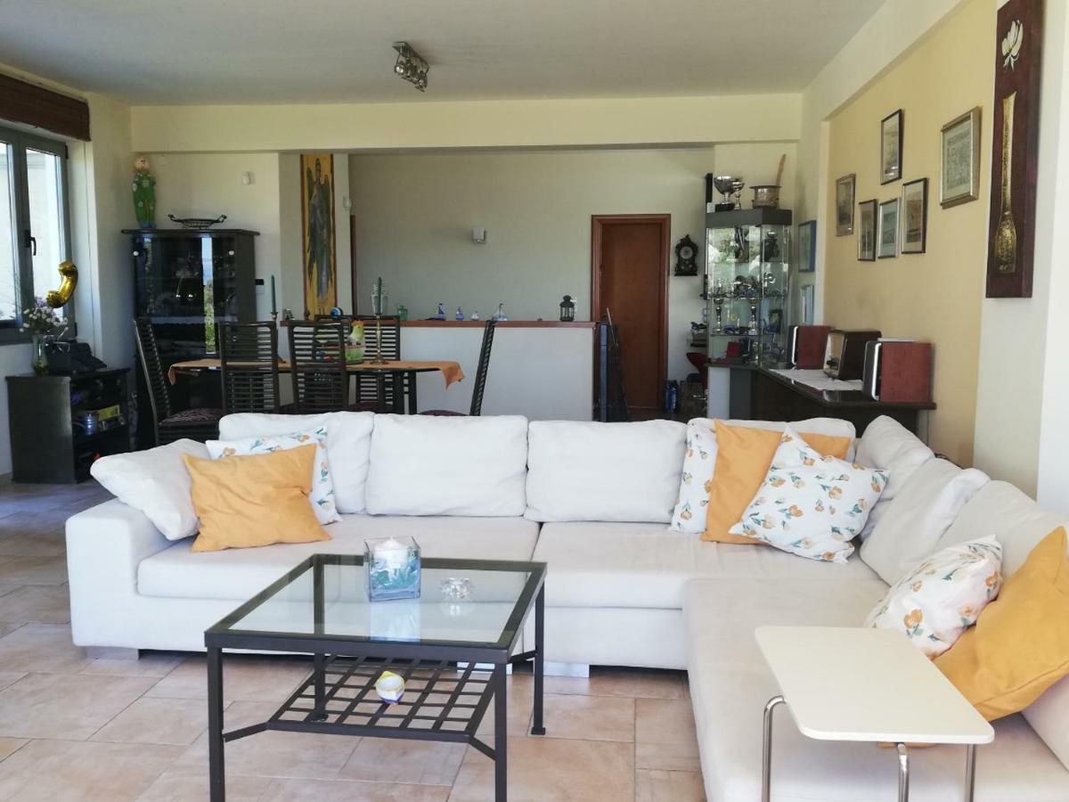 Beautiful House By The Sea,Loutraki Skaloma. Villa Exteriör bild