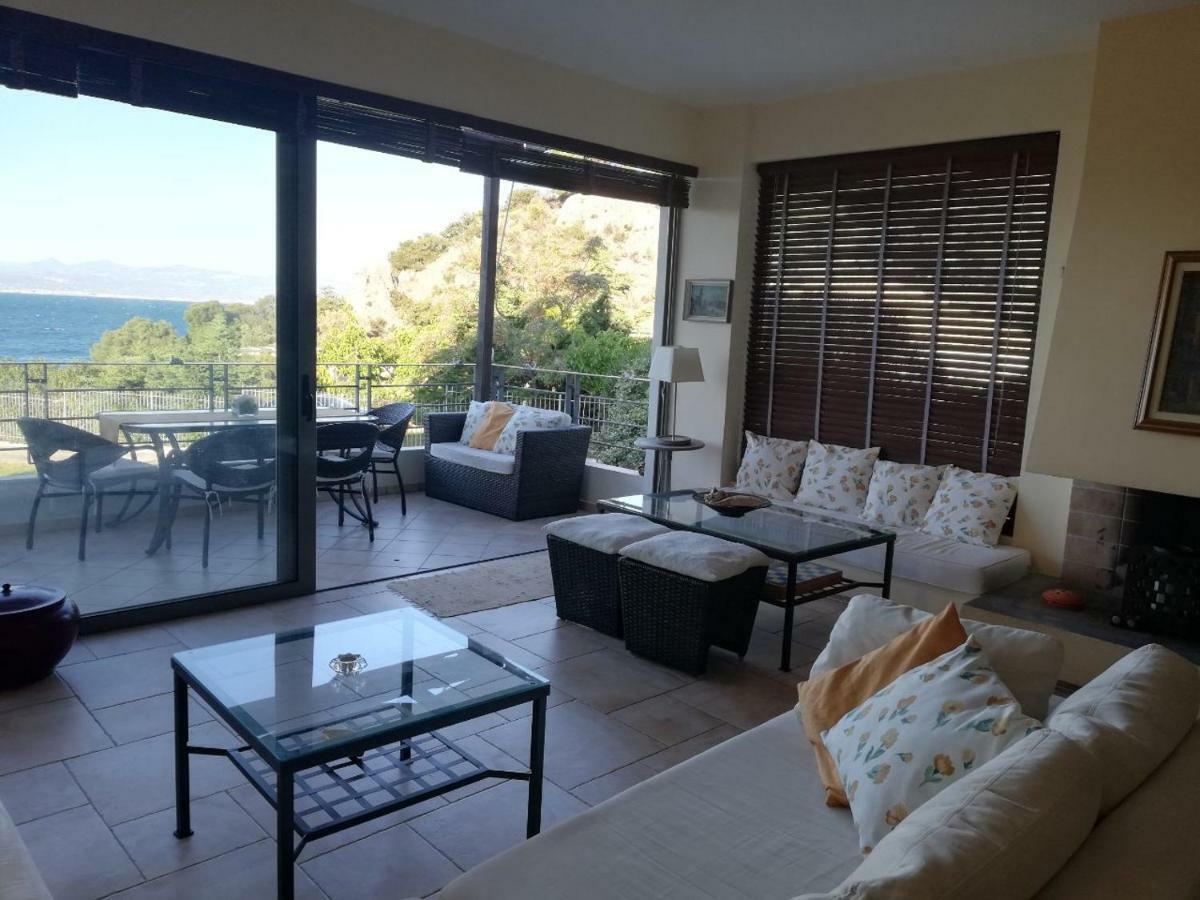 Beautiful House By The Sea,Loutraki Skaloma. Villa Exteriör bild