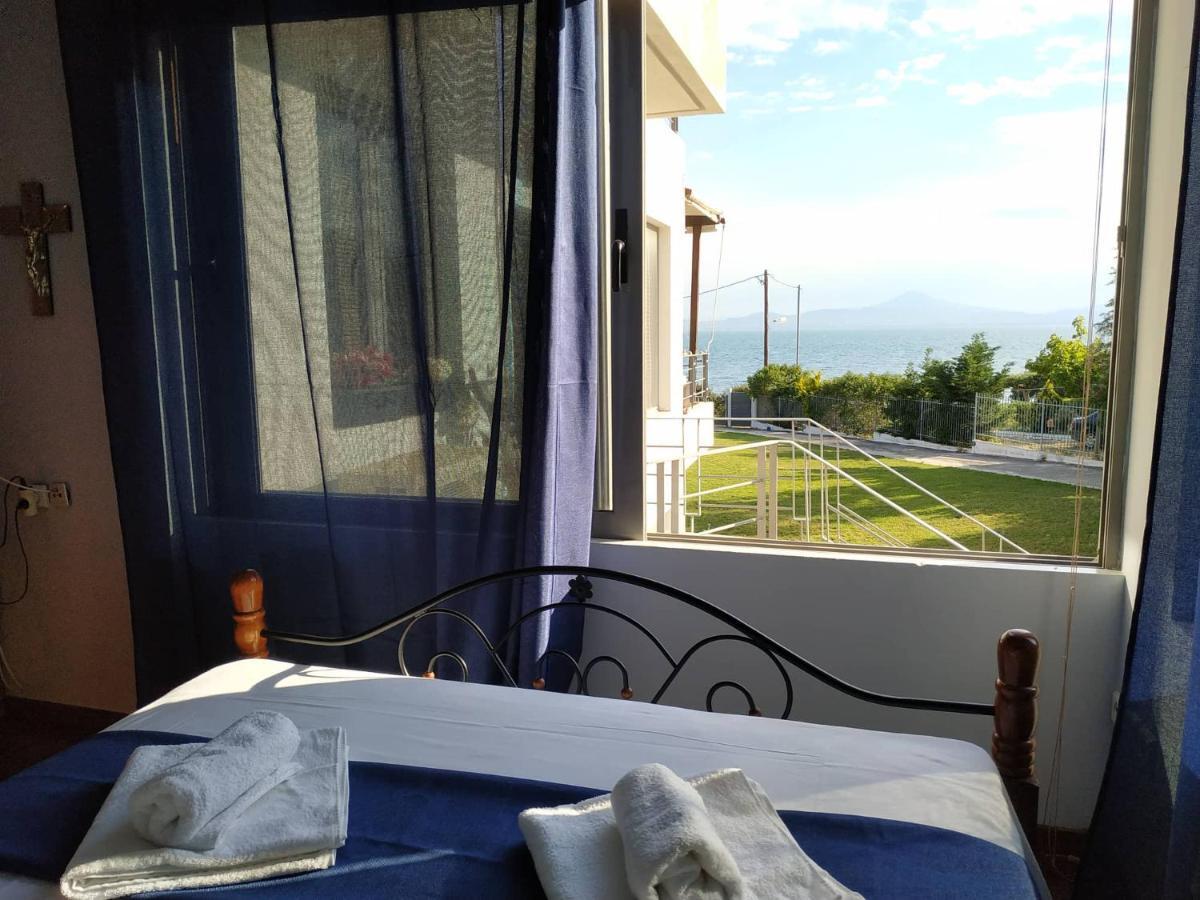 Beautiful House By The Sea,Loutraki Skaloma. Villa Exteriör bild
