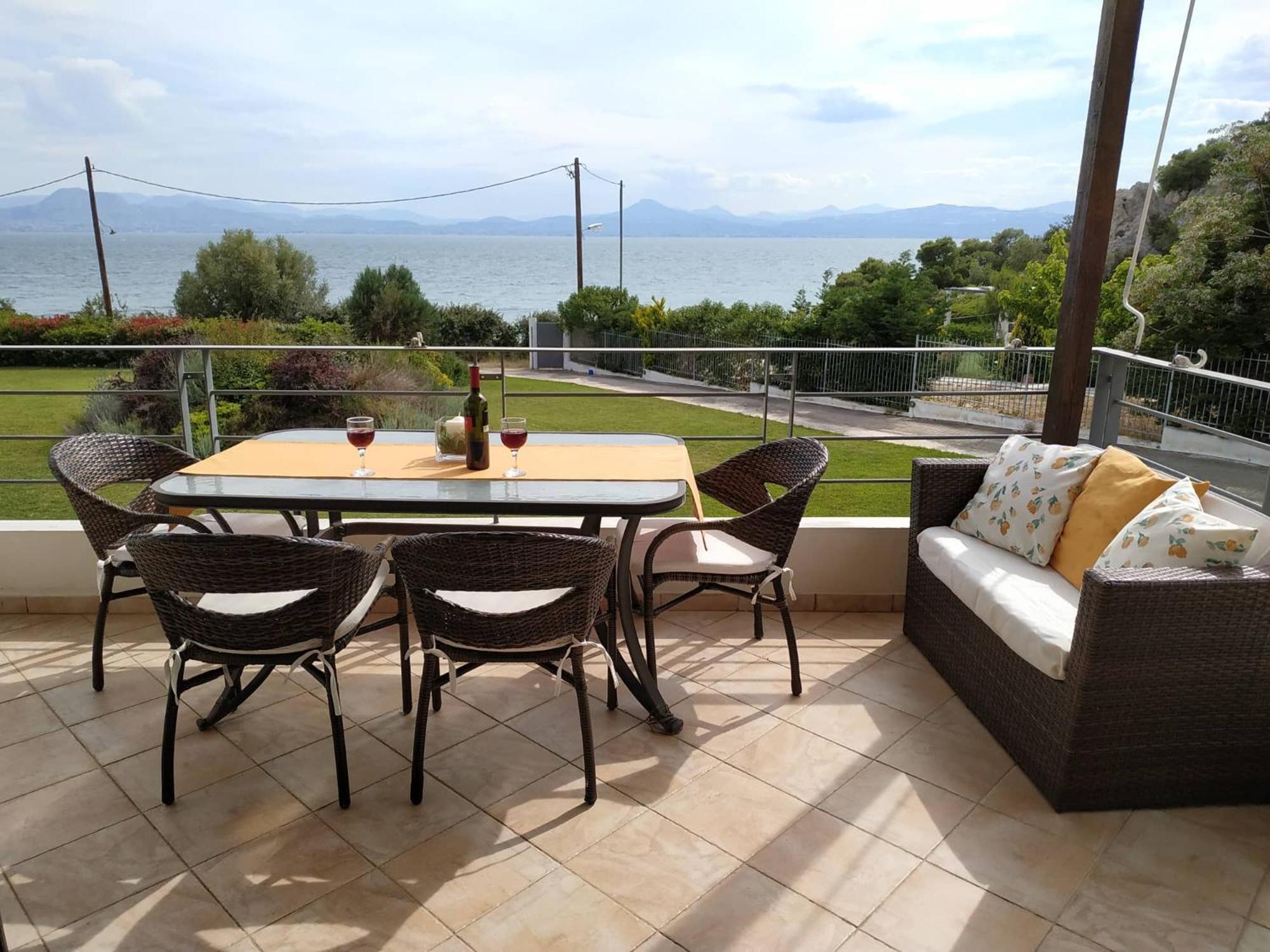 Beautiful House By The Sea,Loutraki Skaloma. Villa Exteriör bild